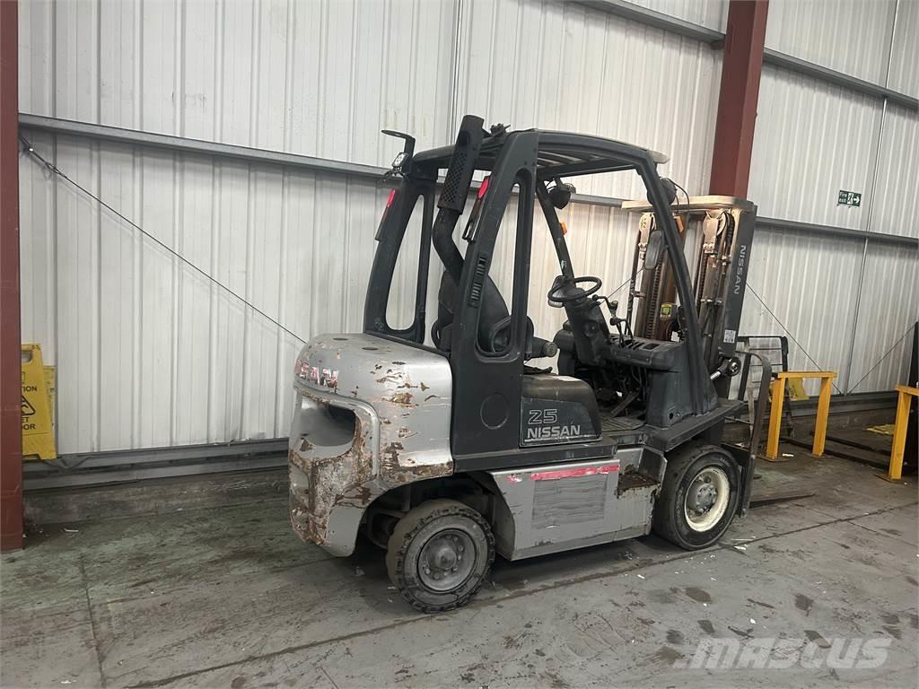 Nissan Y1D2A25Q شاحنات الديزل