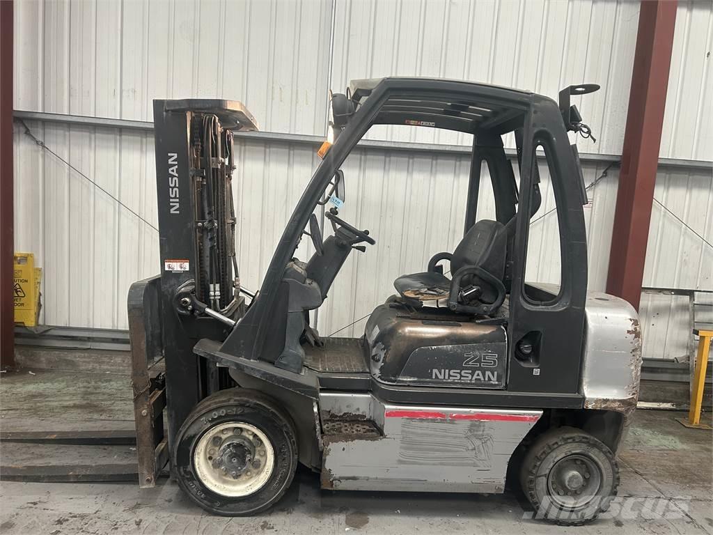 Nissan Y1D2A25Q شاحنات الديزل