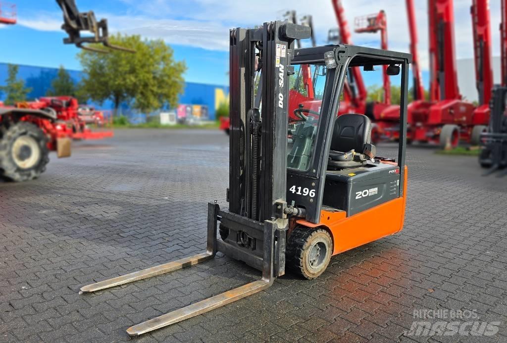 Doosan B 20 T-5 FFT شاحنات ذات رافعات شوكية تعمل بالكهرباء