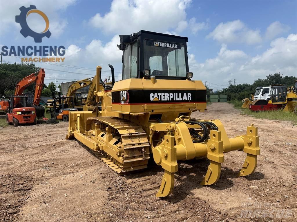 CAT D 6 G بلدوزرات مجنزرة