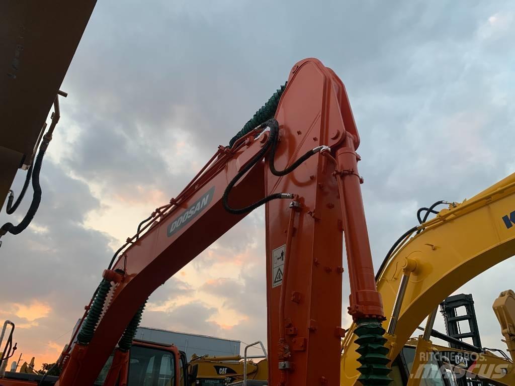 Doosan DX 225 LC حفارات زحافة