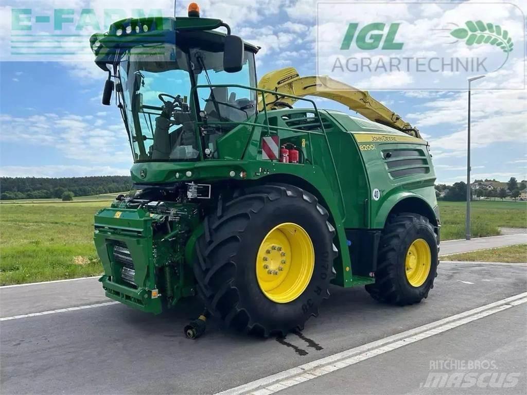 John Deere 8200 i علافات ذاتية الدفع