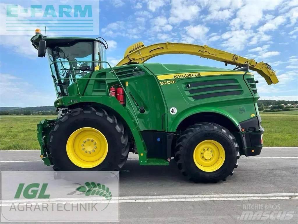 John Deere 8200 i علافات ذاتية الدفع