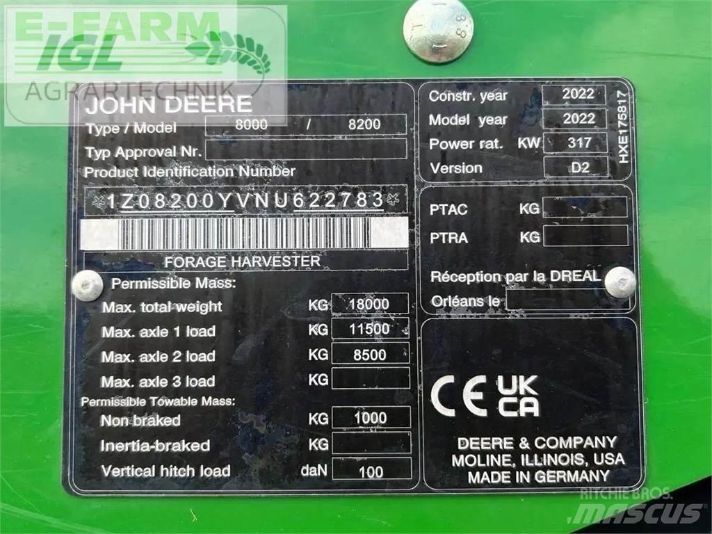 John Deere 8200 i علافات ذاتية الدفع