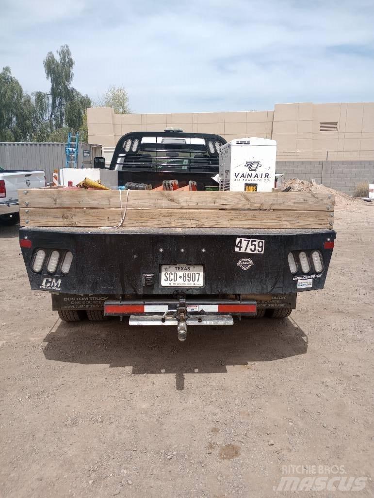 RAM 5500 شاحنات مسطحة/مفصلية الجوانب