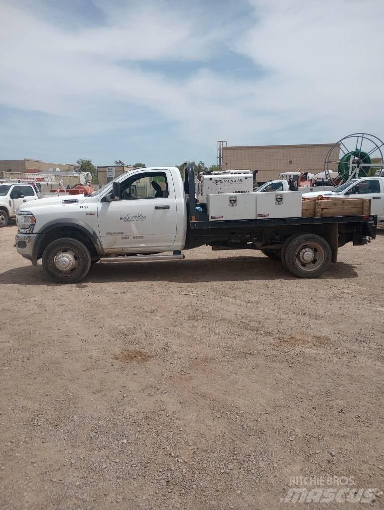 RAM 5500 شاحنات مسطحة/مفصلية الجوانب