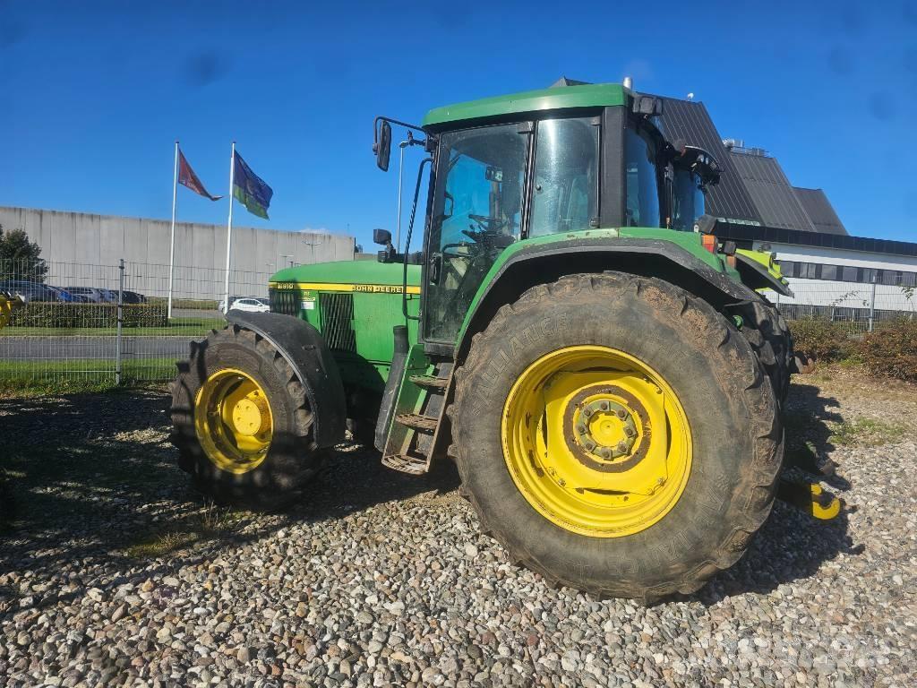 John Deere 6910 الجرارات