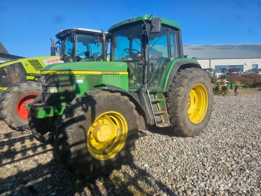 John Deere 6910 الجرارات