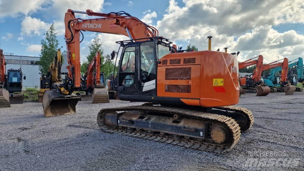 Hitachi ZX225USRLC-6 حفارات زحافة