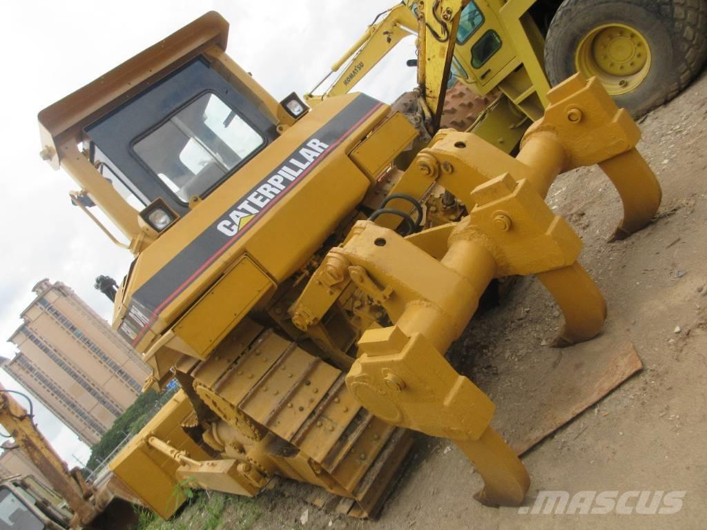 CAT D 7 H بلدوزرات مجنزرة