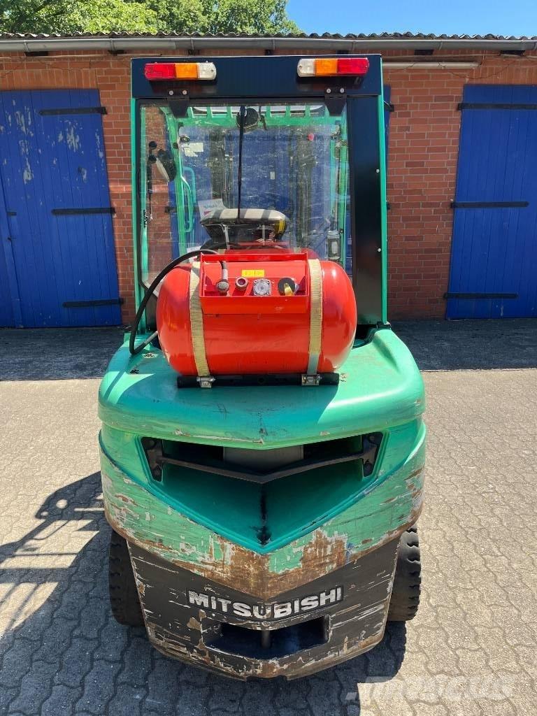 Mitsubishi FG 35 N شاحنات LPG