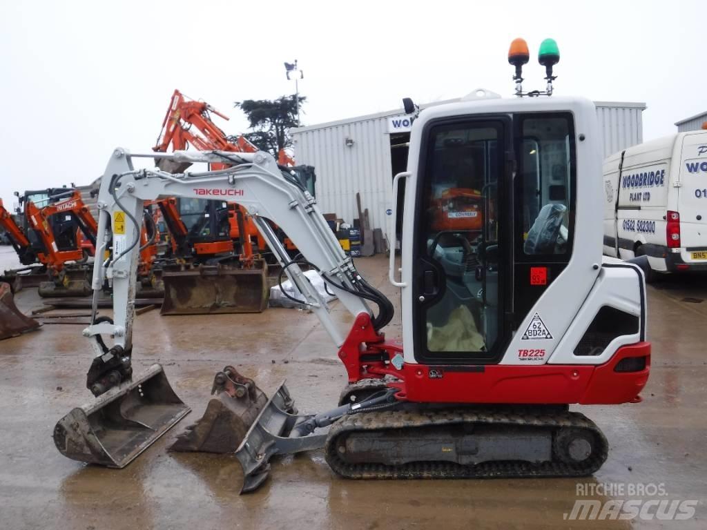 Takeuchi TB 225 حفارات صغيرة أقل من 7 طن (حفارات صغيرة)