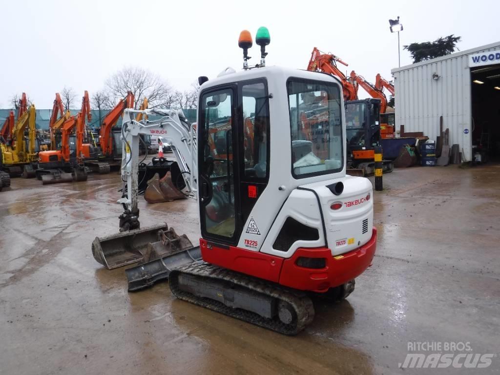 Takeuchi TB 225 حفارات صغيرة أقل من 7 طن (حفارات صغيرة)