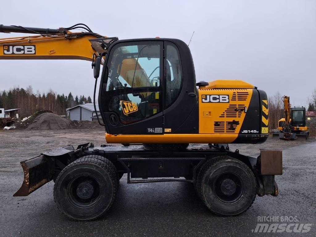 JCB JS 145 W حفارات بعجل