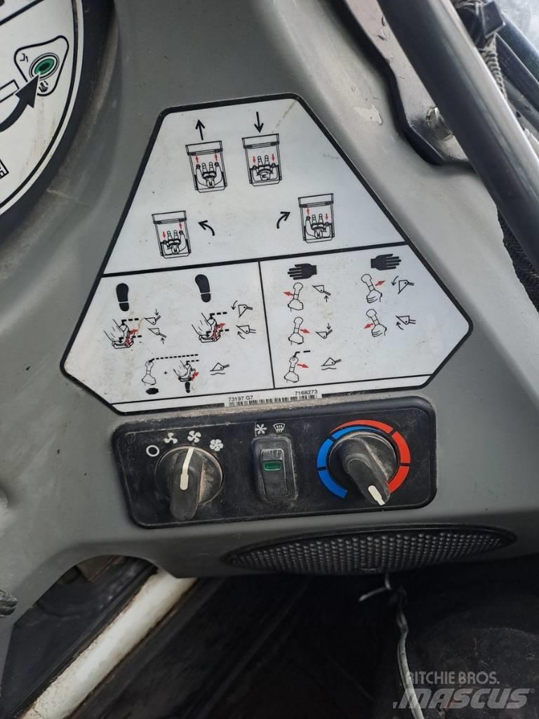 Bobcat S 450 لوادر انزلاقية التوجيه