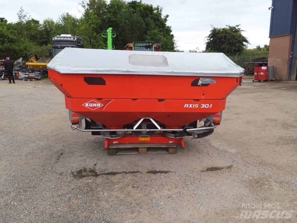 Kuhn Axis 30.1Q معدات فرد المواد المعدنية