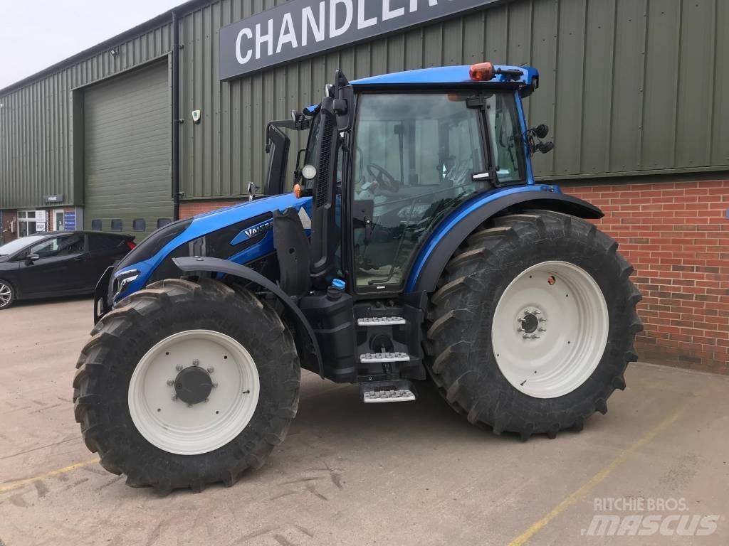 Valtra G 135 A الجرارات
