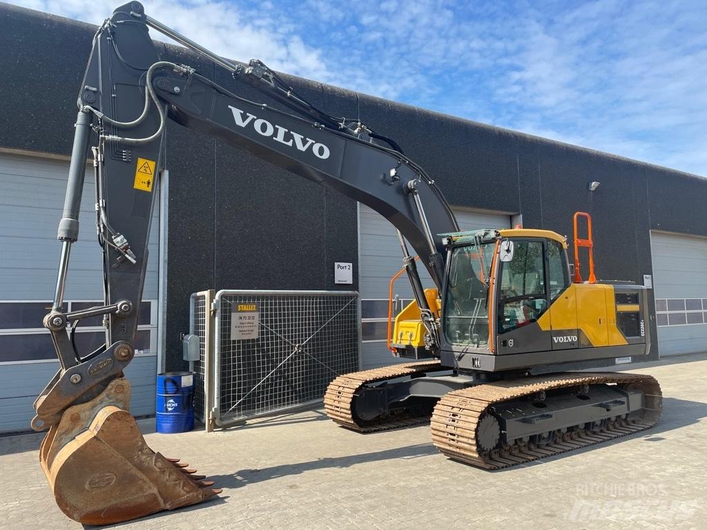 Volvo EC220E حفارات زحافة