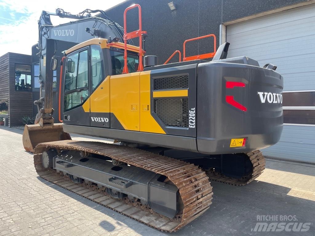 Volvo EC220E حفارات زحافة