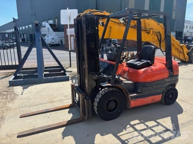 Toyota 26FDF25 شاحنات الديزل