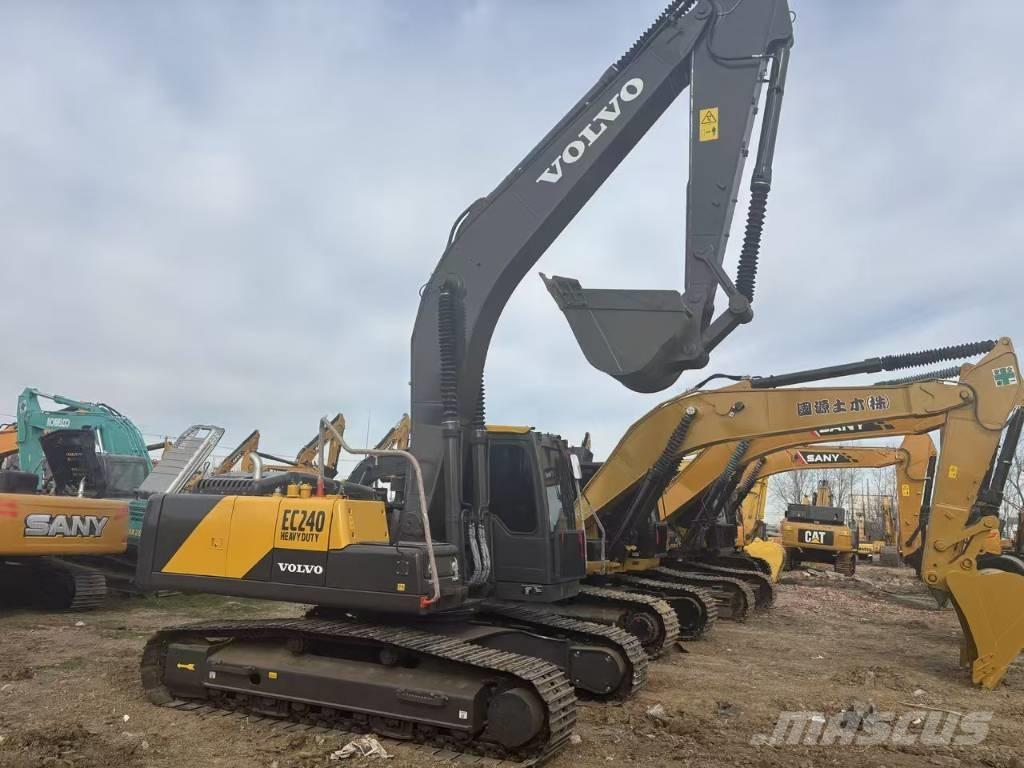Volvo EC 240 حفارات زحافة