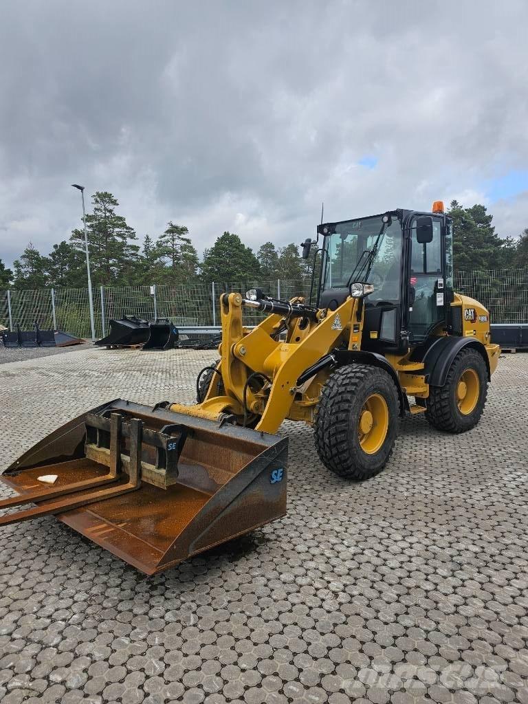 CAT 908 M لوادر بعجل