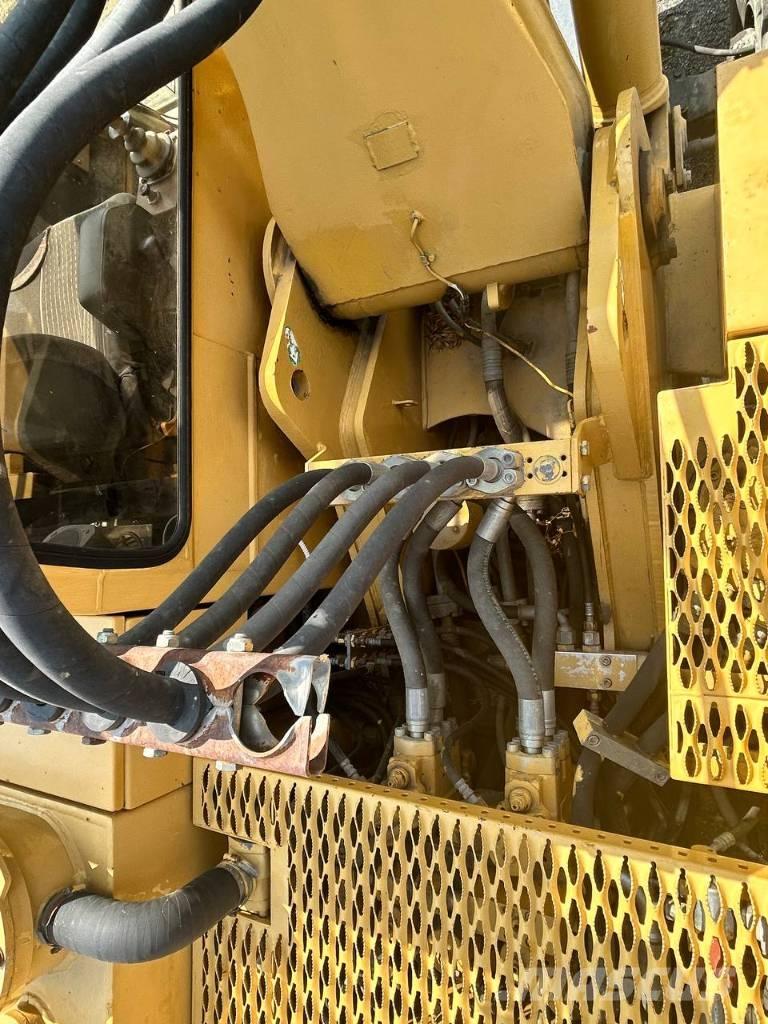 CAT 214 حفارات بعجل