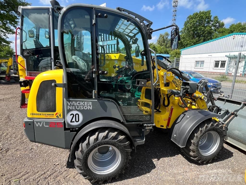 Wacker Neuson WL 25 لوادر بعجل