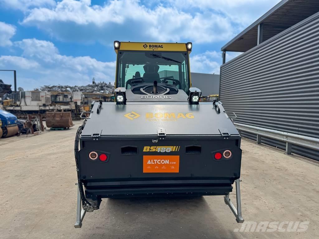 Bomag BW 174 AP-4V مداحل ثنائية الاسطوانة
