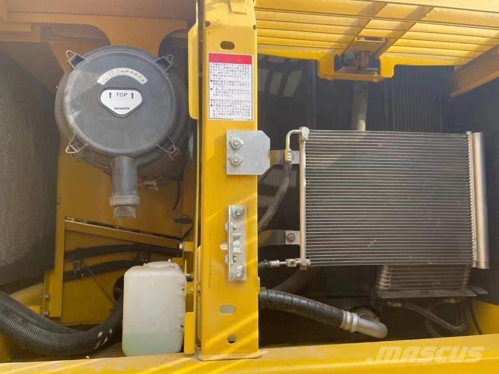 Komatsu PC 200 8N حفارات زحافة