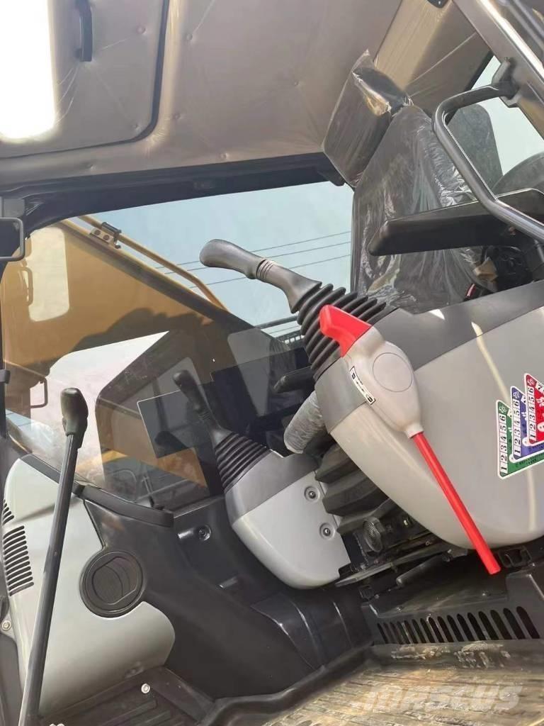 Komatsu PC 200 8N حفارات زحافة