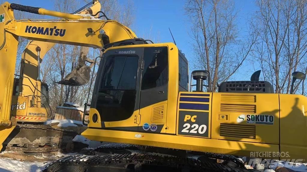 Komatsu PC 220-8 حفارات زحافة