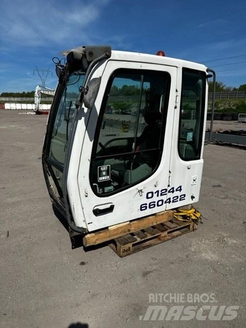 Liebherr R 906 CAB كابينة والداخلية