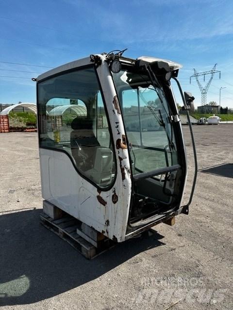 Liebherr R 906 CAB كابينة والداخلية