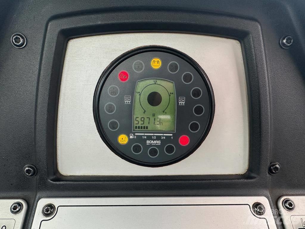 Bomag BW 174 A P-4 مداحل ثنائية الاسطوانة