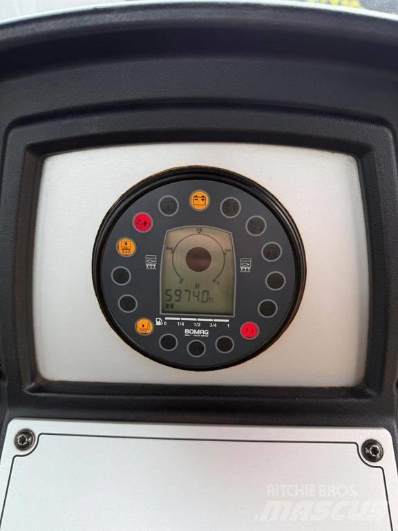 Bomag BW 174 A P-4 مداحل ثنائية الاسطوانة