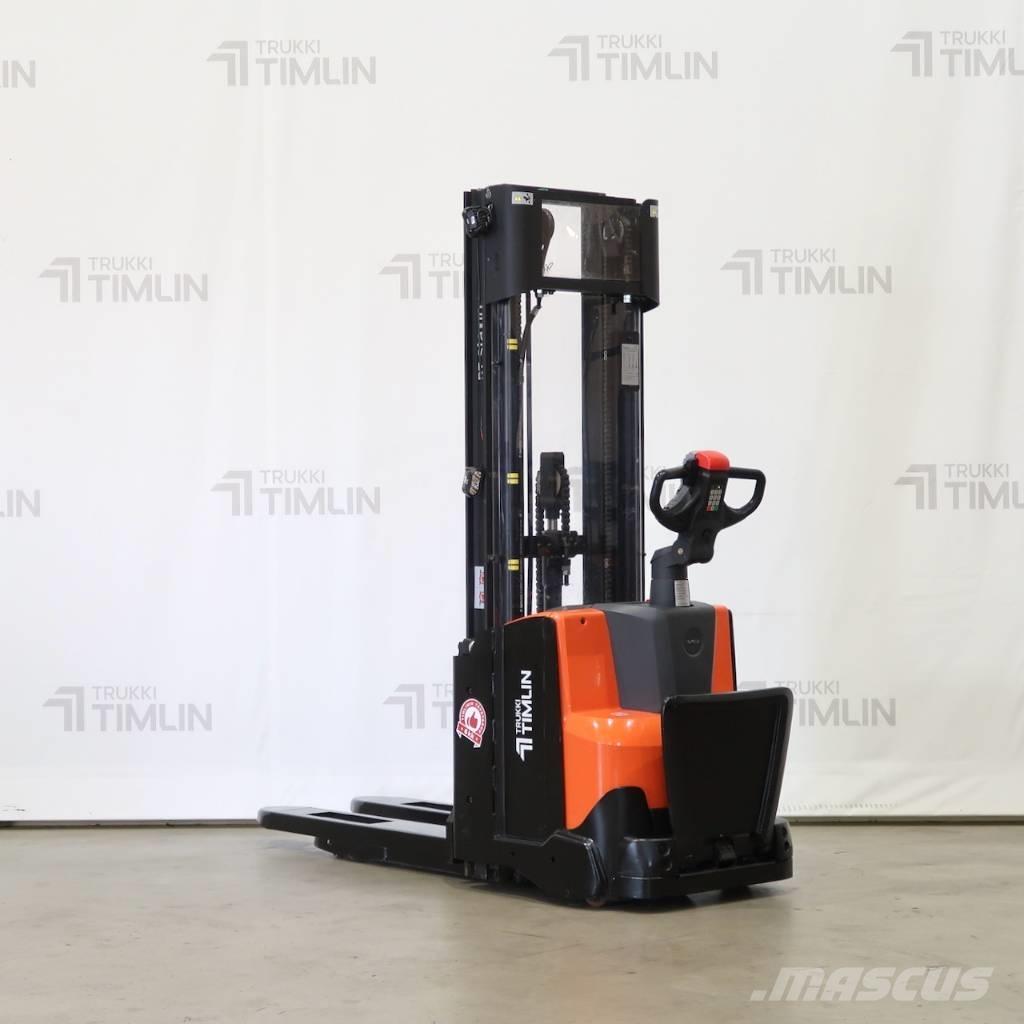 Toyota SWE120L شاحنات مناولة ذاتية الدفع