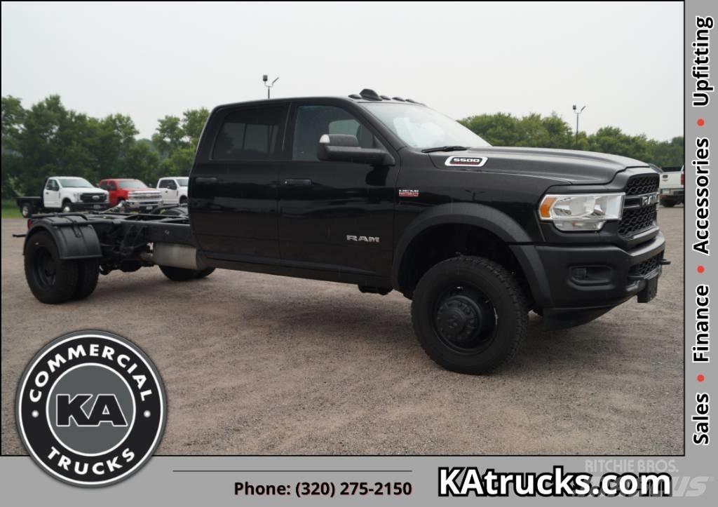 RAM 5500 TRADESMAN شاحنات بمقصورة وهيكل