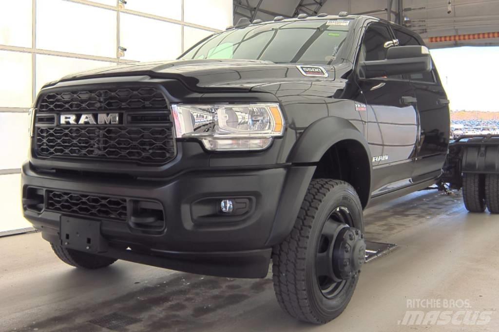 RAM 5500 TRADESMAN شاحنات بمقصورة وهيكل