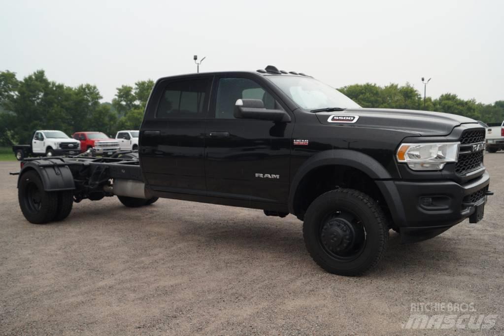 RAM 5500 TRADESMAN شاحنات بمقصورة وهيكل