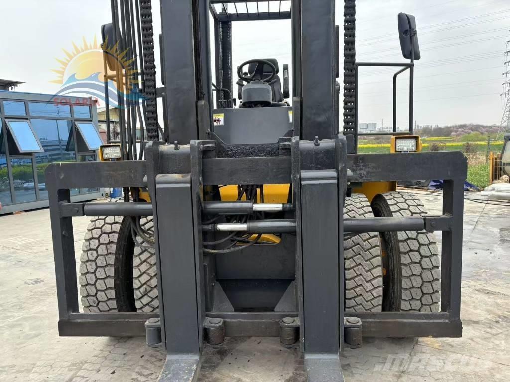 Komatsu FD 200 شاحنات الديزل
