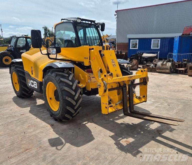 JCB 531-70 مناولات متداخلة