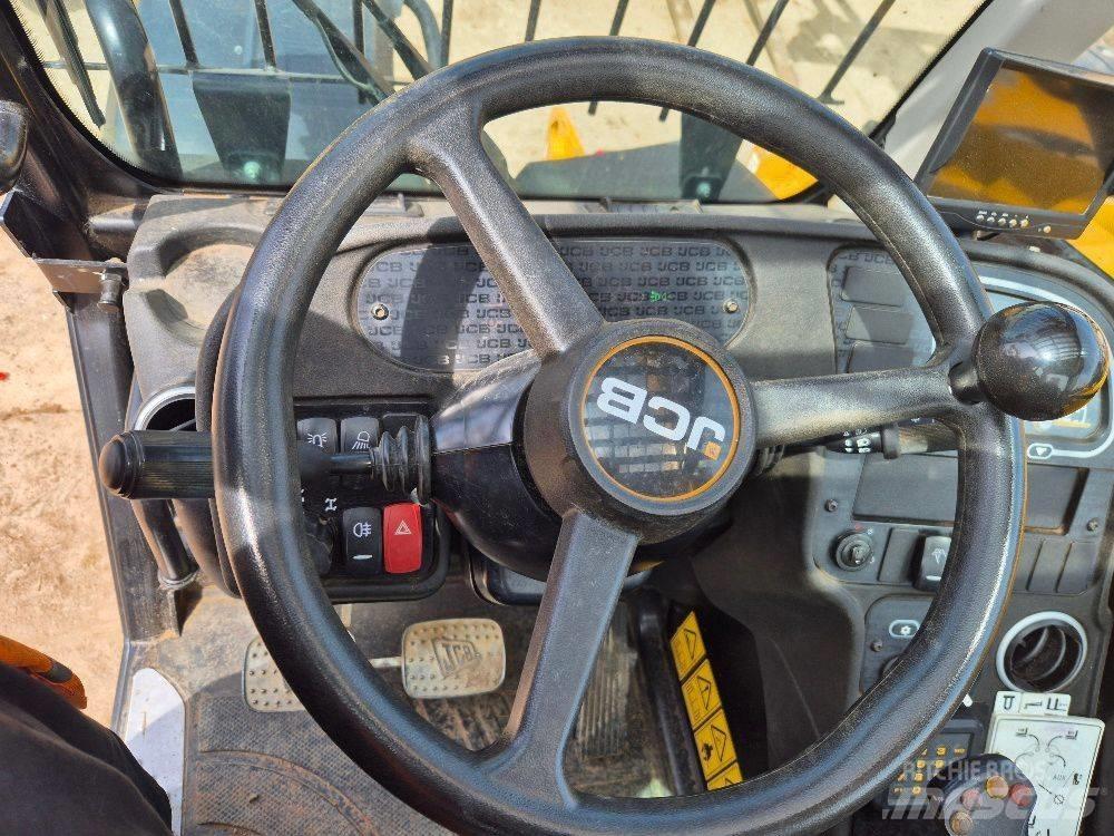 JCB 531-70 مناولات متداخلة
