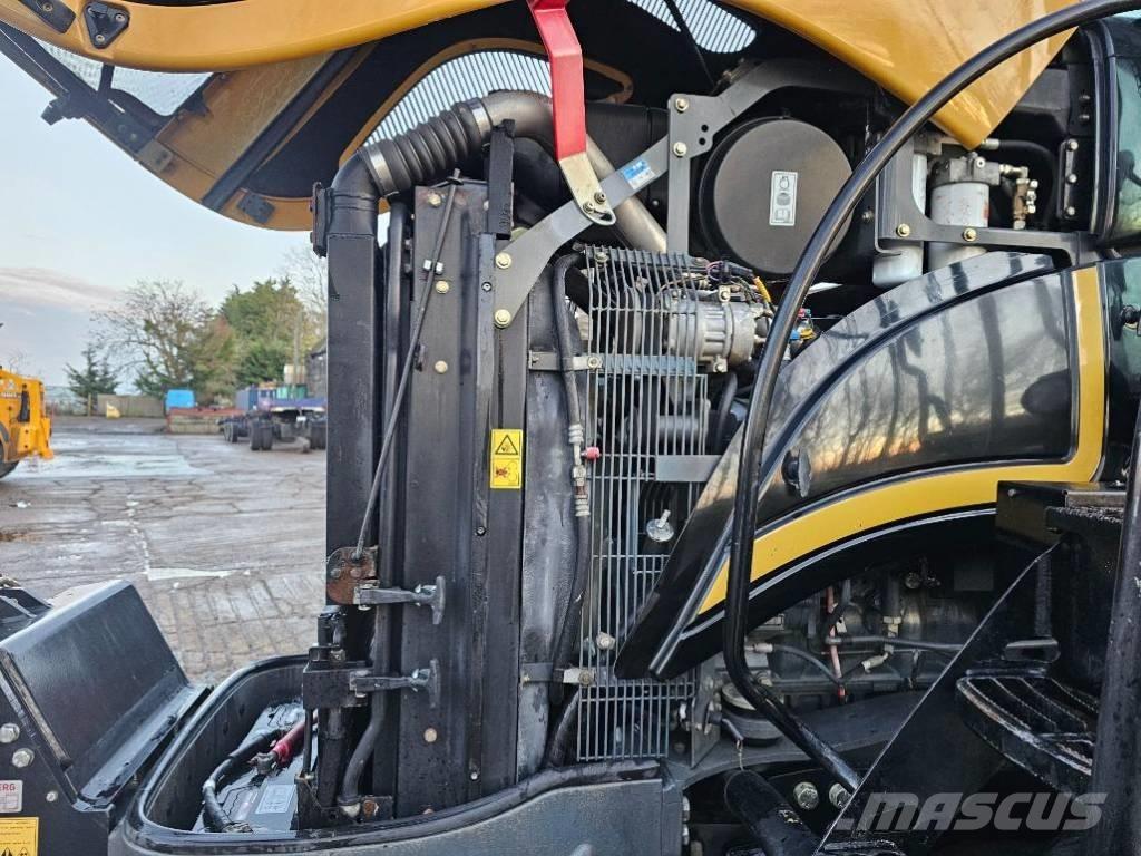 CAT 745 الجرارات