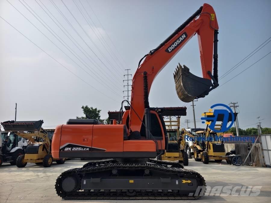 Doosan DX 225 LCA حفارات زحافة