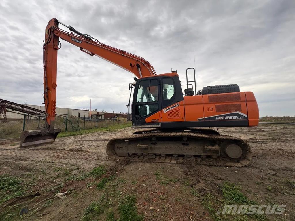 Doosan DX225LC حفارات زحافة