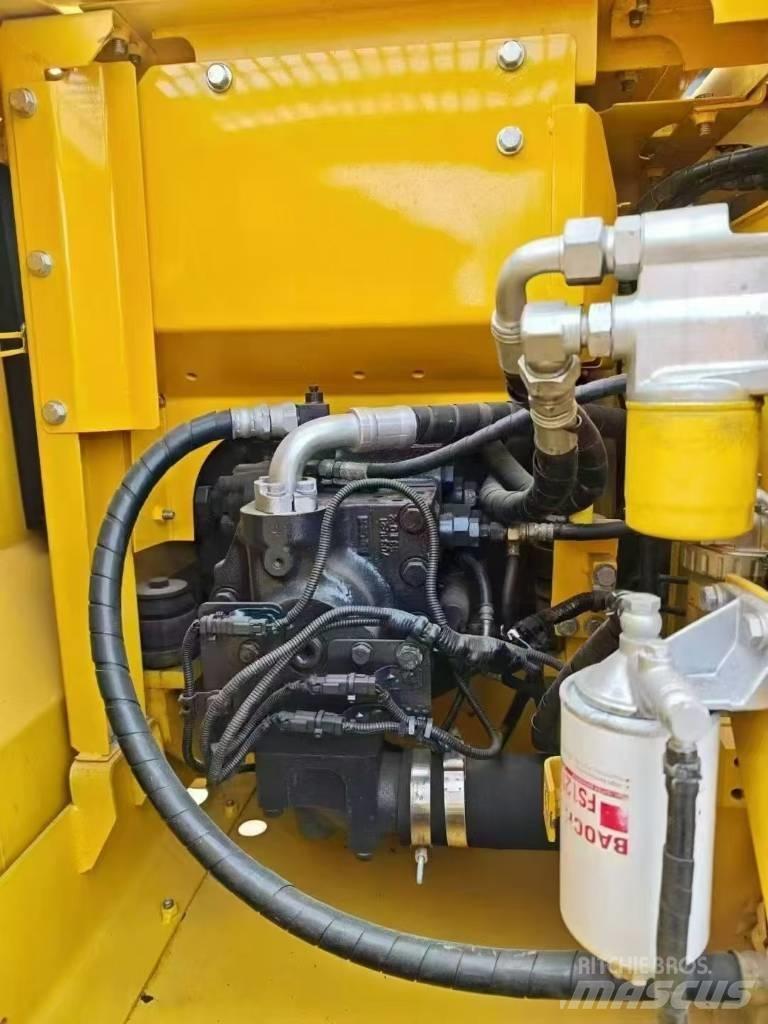 Komatsu 130LC-7 حفارات زحافة
