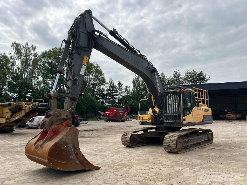 Volvo EC 250 D L حفارات زحافة