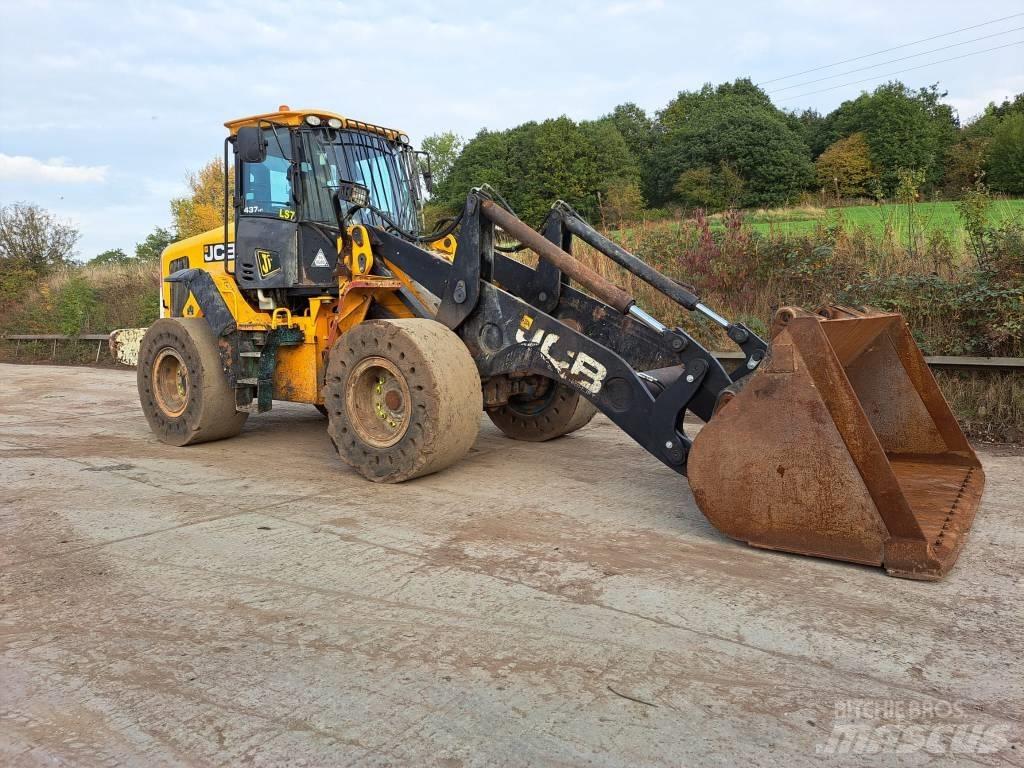 JCB 437 HT لوادر بعجل