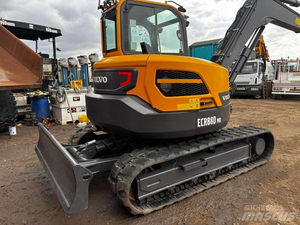 Volvo ECR 88 D حفارات وسط 7 طن - 12 طن